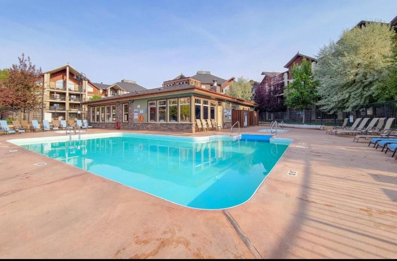Mountain Getaway Condo - 5 Min Walk To The Beach! Invermere Exterior foto